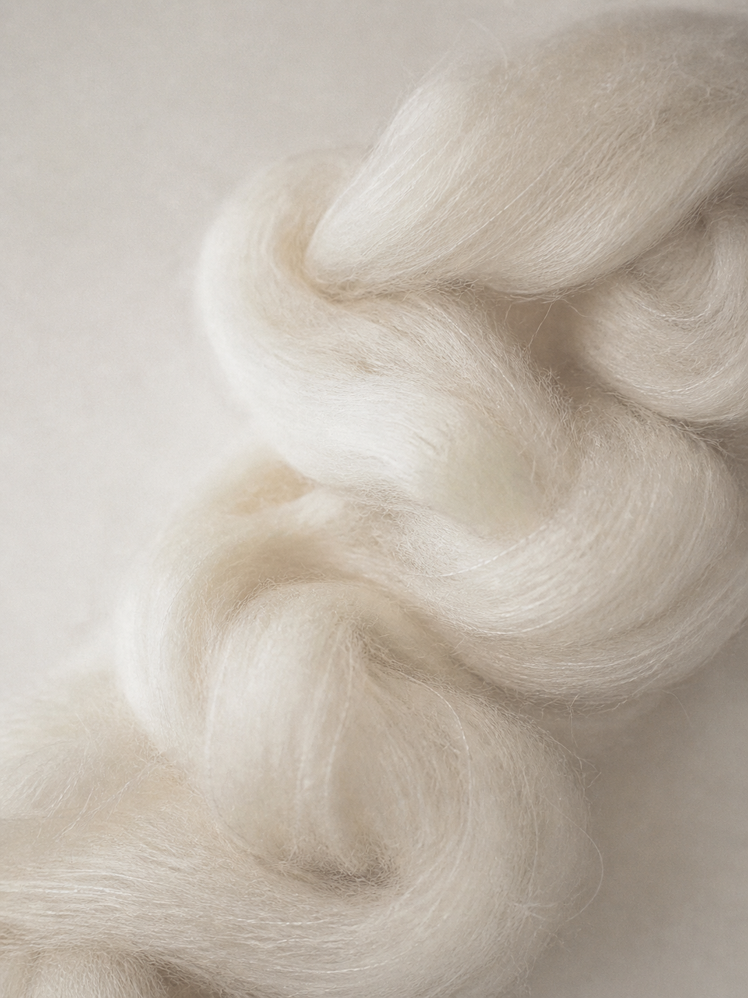 Soft cashmere fibres in natural cream tones